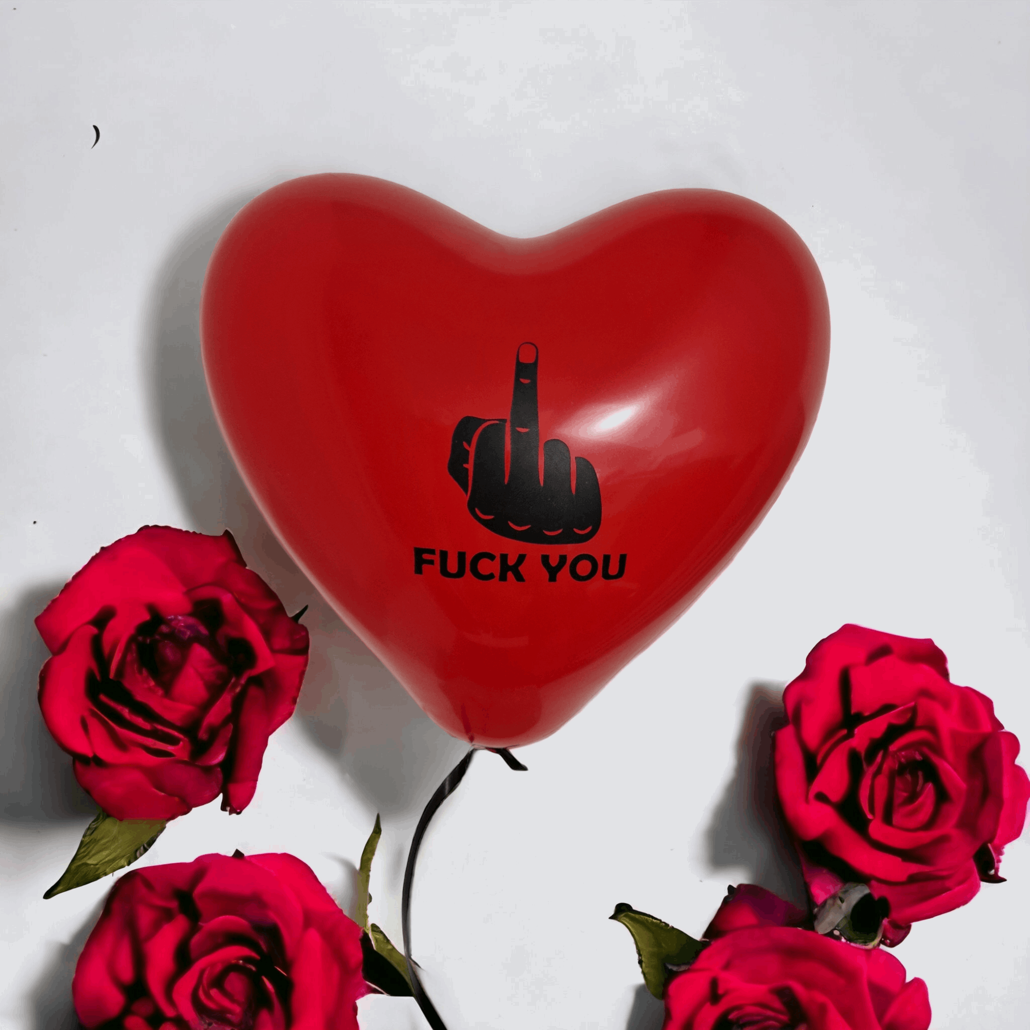 Box surprise ballon en forme de cœur rouge doigt d'honneur
