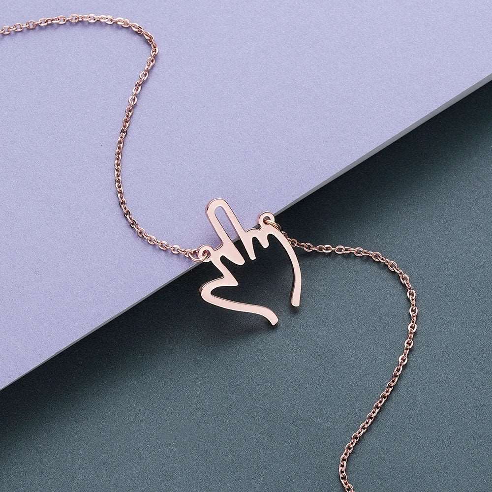 Collier Pendentif Doigt d'honneur couleur or rose