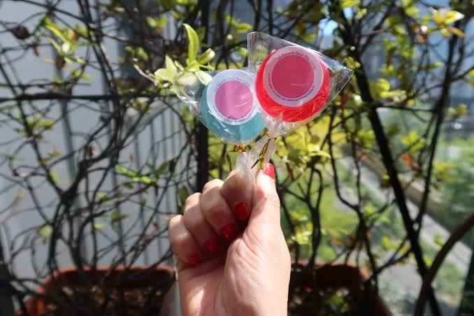 La sucette goût bite - La gourmandise qui ose tout !