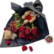 Bouquet de roses rouges fanées